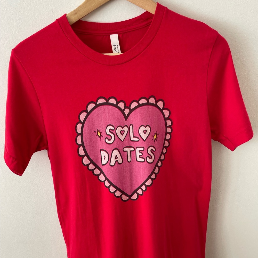 Solo Dates Tee